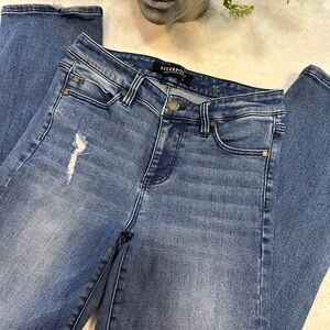 Liverpool - Size 4 (27) - The Straight 🥰